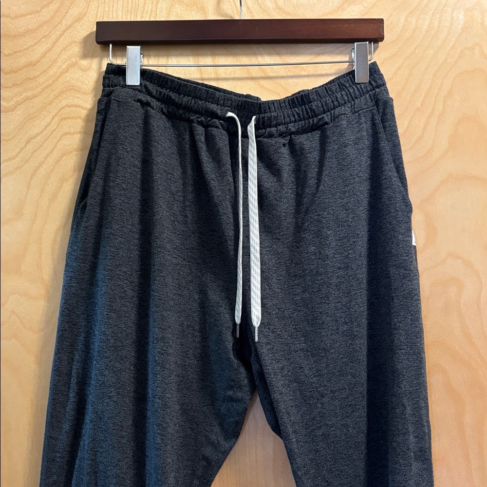 Vuori Joggers size large